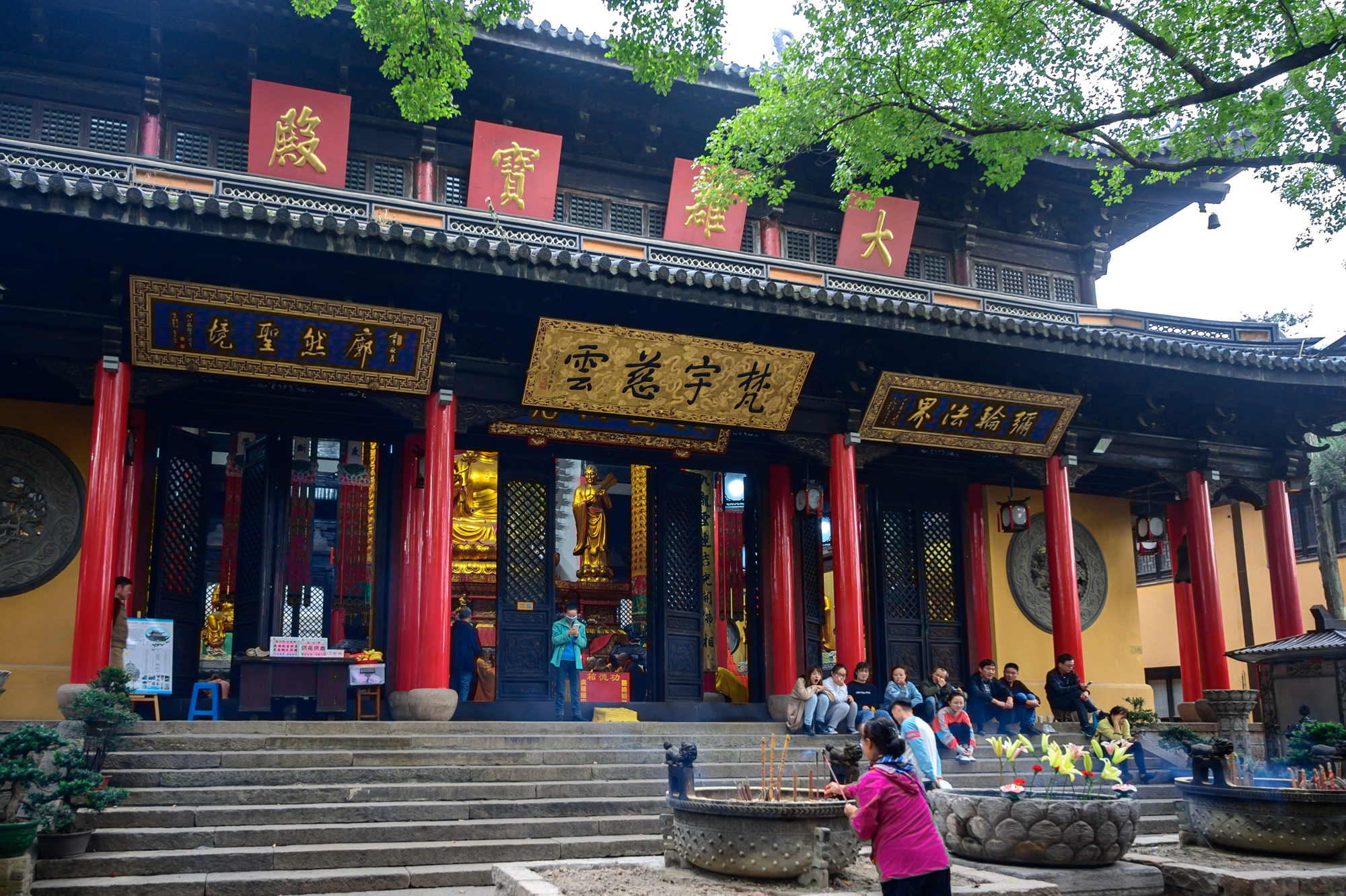 无锡排名第一的古寺，至今1500多年历史，寺前有一棵600年古银杏