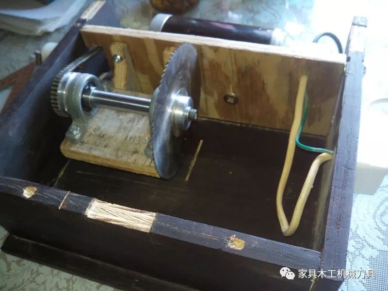 diy木工台锯 一个升降锯片的简易方法