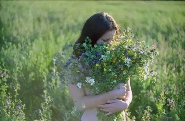 如何让自己快乐地活着 7c28d07e8ea74af6a87dd81b2a875a63.jpeg