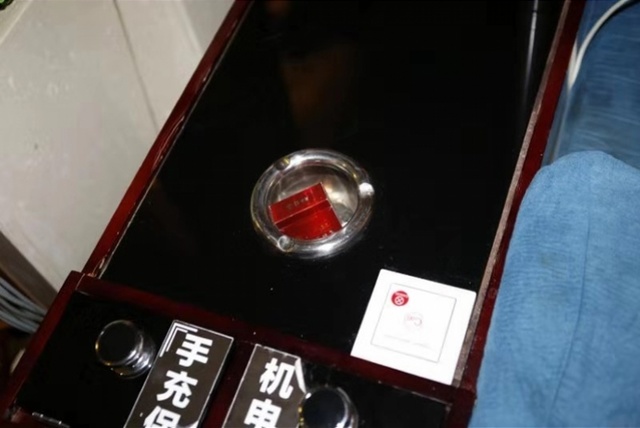 深圳烟民会所吸烟被罚想上电视当网红？称脸可