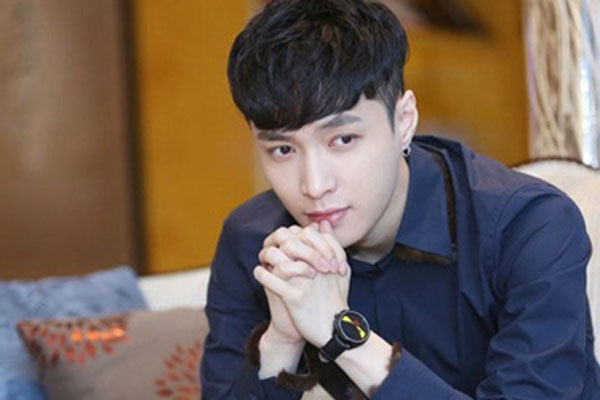 张艺兴妈妈发文为儿子发声，怒斥诽谤者，究竟