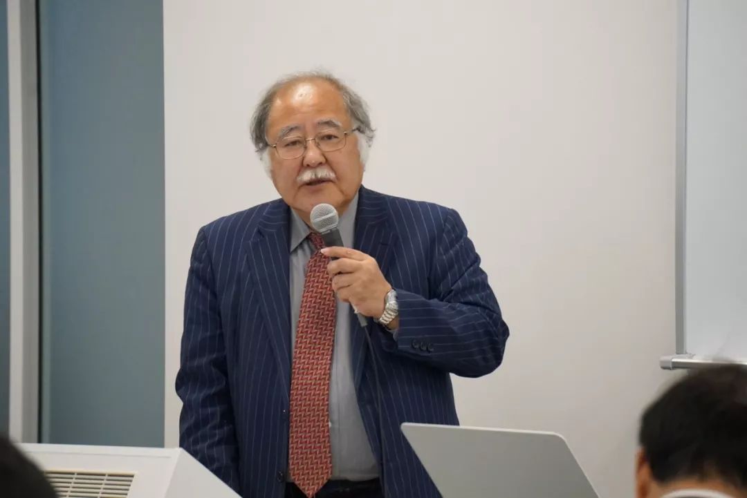 日本银发产业占经济总量_银发少女动漫图片