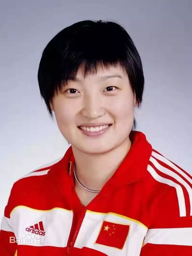 飒前中国女排主攻手杨昊率队来宝征战cuva