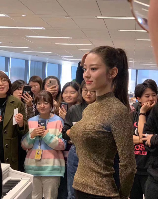 有种"整容"叫减肥成功的吉娜,前后瘦了20斤,差距大到认不出