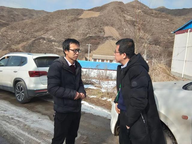 11月27日,电商中心工作人员前往石川镇路地沟,赵家庄,金钟镇尖子村
