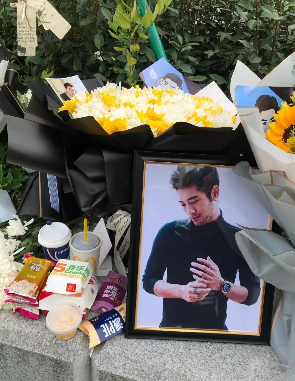 高以翔一集片酬还不够张雨绮买个包，网友：建