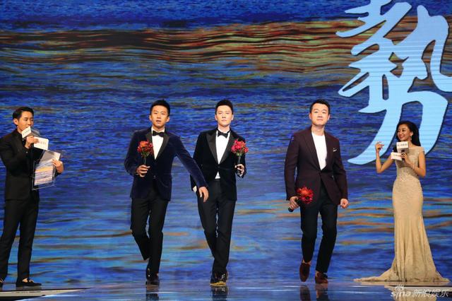 邓超和冯绍峰,佟大为出席了某活动,西服套装,非常绅士