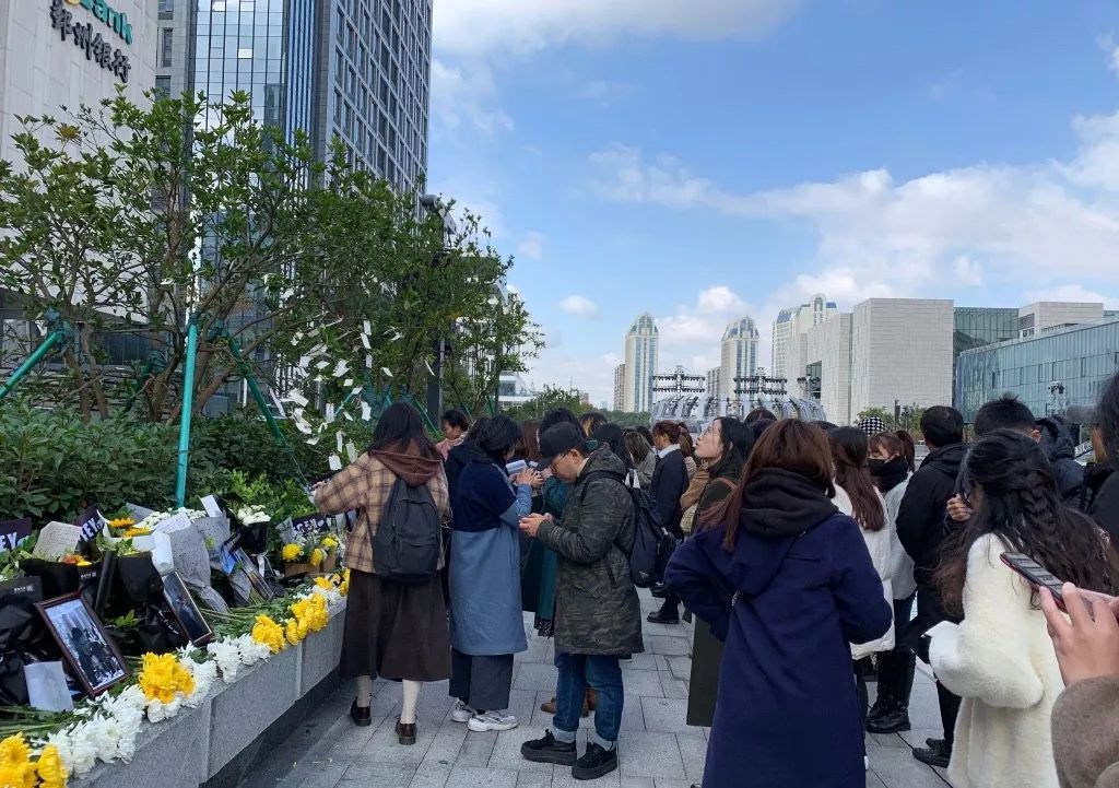 高以翔一集片酬还不够张雨绮买个包，网友：建