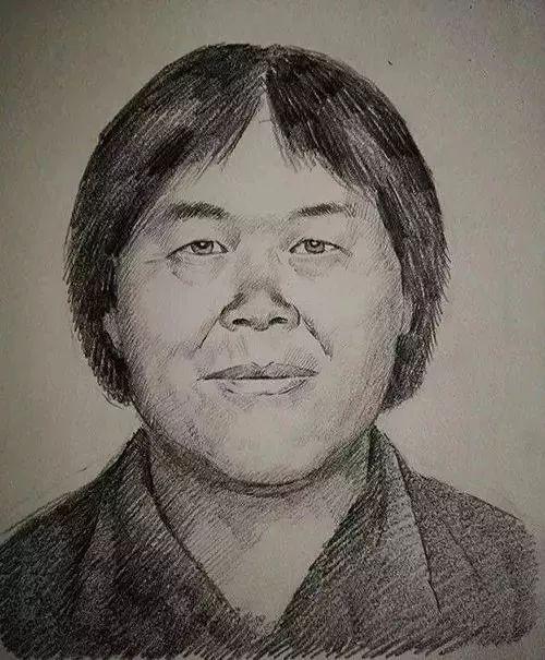 经过老汉描述让林宇辉重新画了一幅梅姨的肖像画