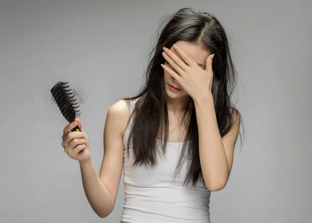 防脱洗发水真的能防脱发吗，洗发辅助防脱，育发液才是生发的关键！ - 哔哩哔哩