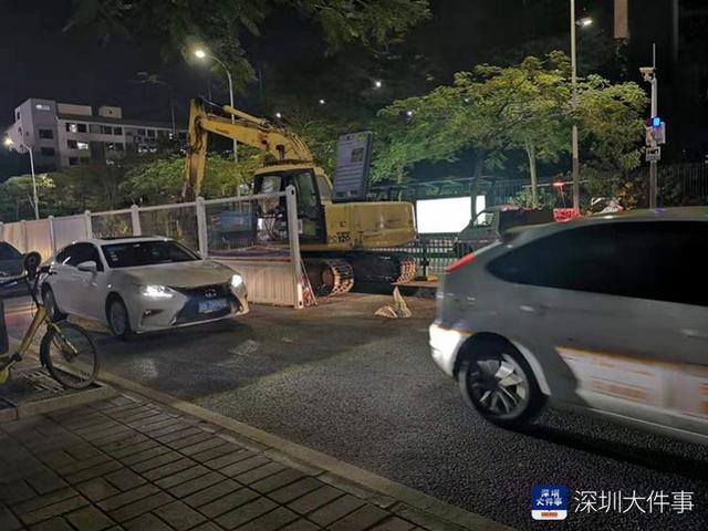 初中生过马路被撞飞，深圳多区路口被发现围挡
