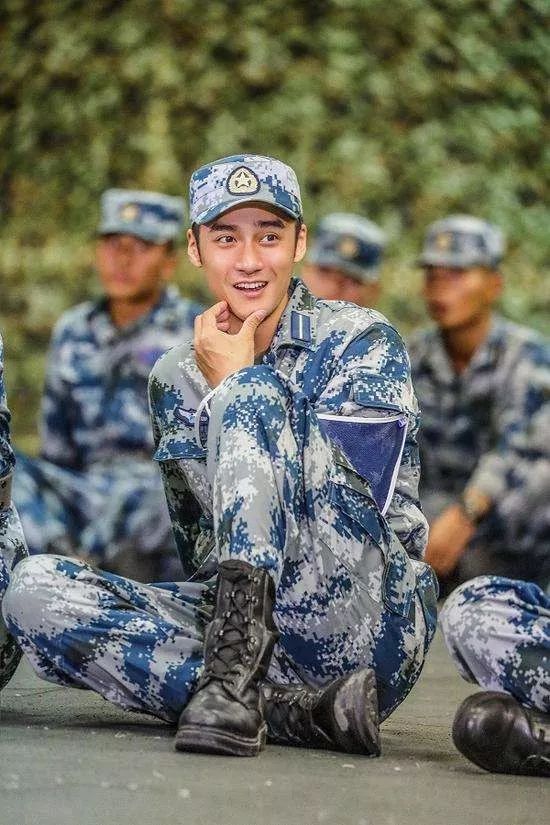蒋劲夫否认家暴，外籍女友控诉为造谣？与美女