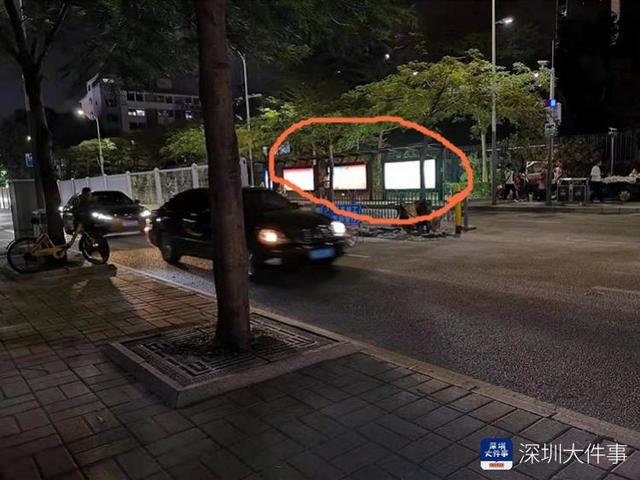 初中生过马路被撞飞，深圳多区路口被发现围挡