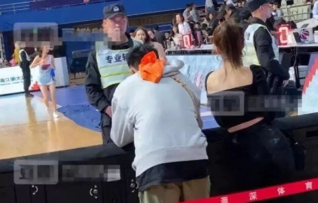 蒋劲夫否认家暴，外籍女友控诉为造谣？与美女
