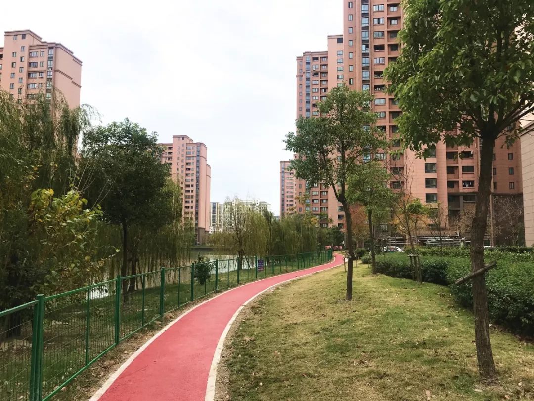 人均体育场地_体育场地图片(2)