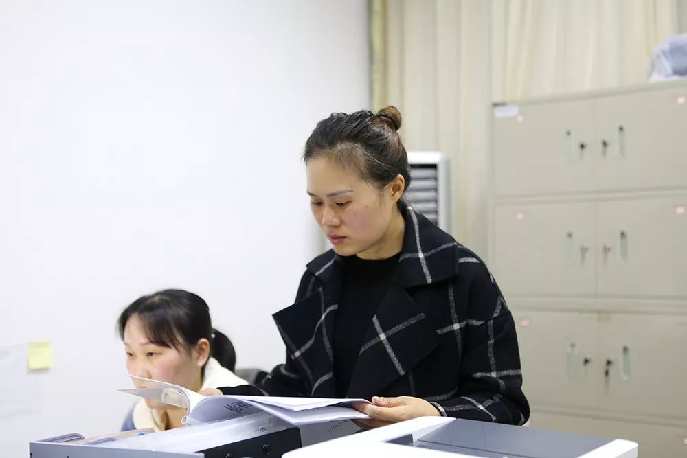 怎么介绍领导和家人 6062739b02004841b2c54b0fe30771fc.jpeg