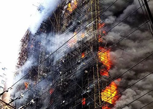 2010年11月15日,上海市静安区1栋高层建筑公寓火灾,造成58人死亡,71人