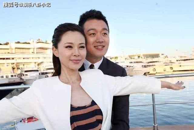 40岁佟大为近照，大女儿比老婆还美，二女儿颜值