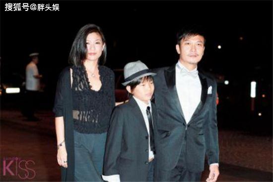 钱小豪有过两段婚姻,第一任妻子是郭秀云,两人育有儿子钱景峰.