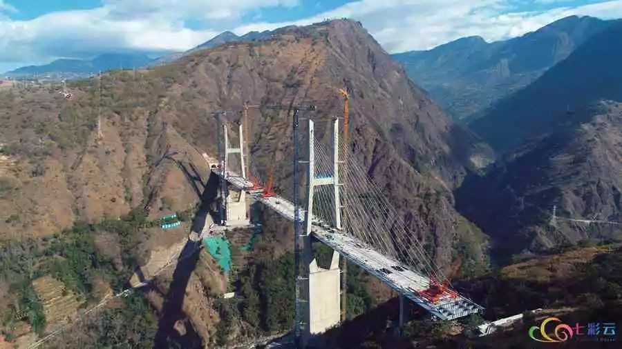 双河特大桥顺利合龙丨格巧高速公路年内通车