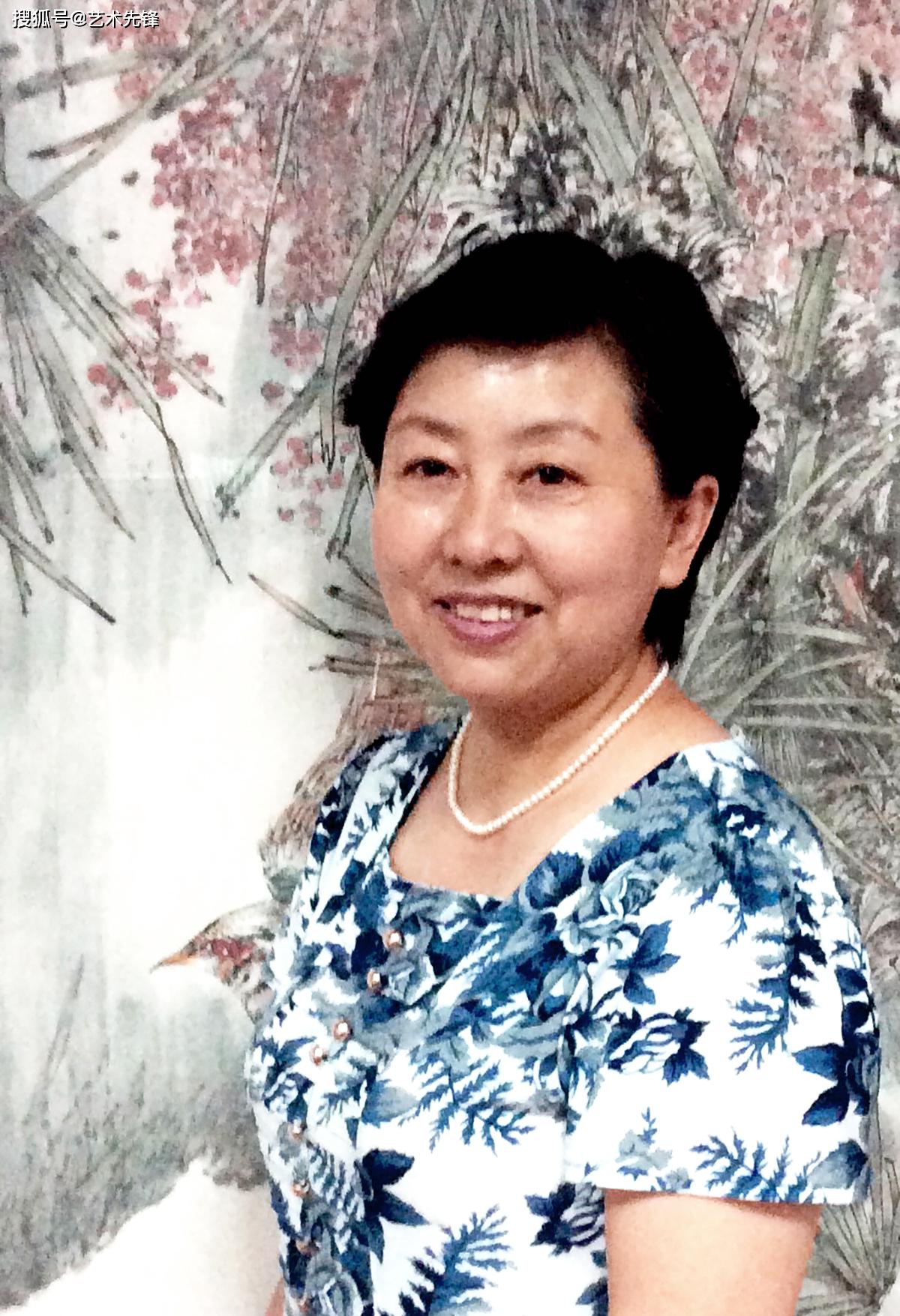 花鸟画画家王学娟王学娟,职业画家,出生于山东省烟台市.