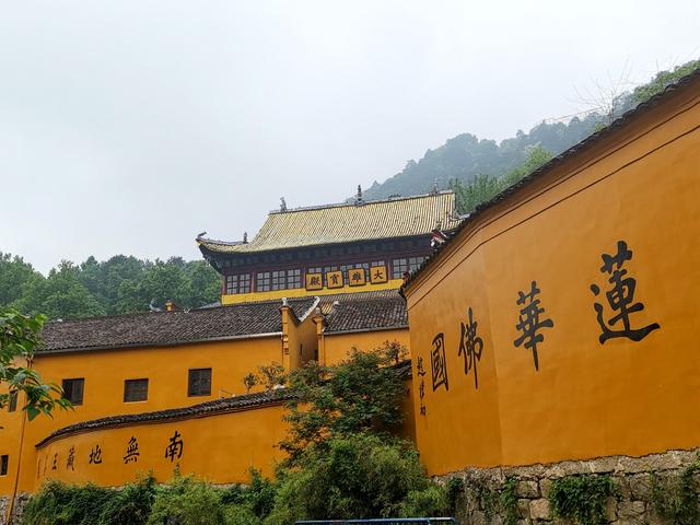 海拔1306米险峻峰顶的寺庙,地藏王曾在此修行,却不知建于何时?