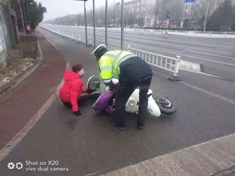 乌海有多少人口_下雪啦 致敬乌海最美身影(2)