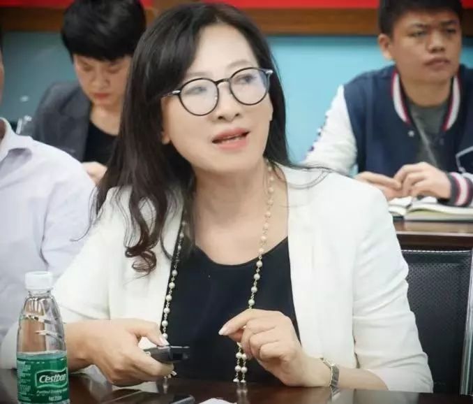 中房学会长杜鹃一行莅临格衡考察指导