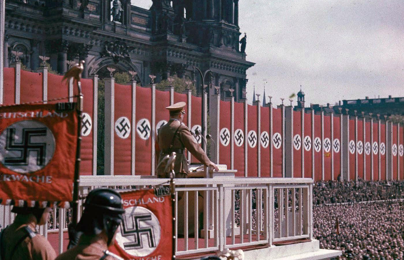 二战时期各国元首影像：墨索里尼表情滑稽，希特勒最后一次出现在镜头前_凤凰网