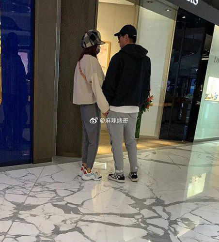 离婚早有端倪？网友曝张亮近日携美女买钻戒