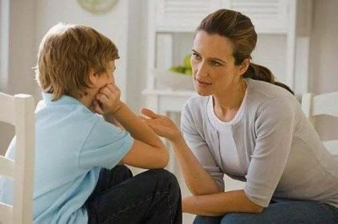 纳·课堂|孩子嘲笑他人的行为该如何进行正确的引导?