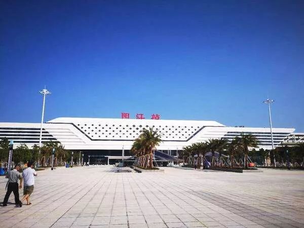 城南阳江高铁站投入运营2018年4月,漠阳湖公园建成并投入使用.