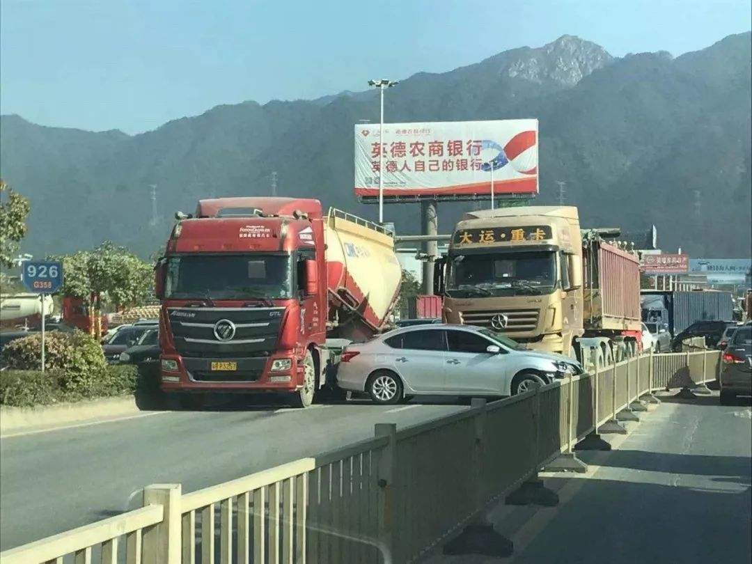 今日,英德浈阳大桥东发生一起交通事故!