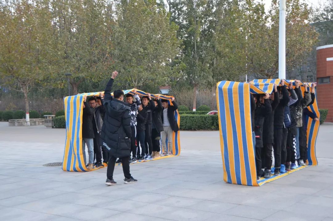 两个凳子猜成语_凳子简笔画