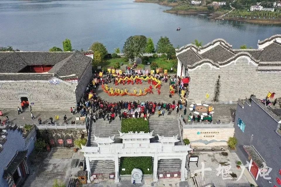 竹山县多少人口_湖北十堰竹山县风景(3)