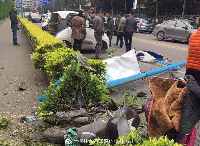 桂林突发惨烈车祸有人被碾身亡现场图片让人痛心