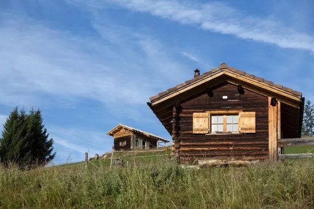 谁来挽救瑞士山里的小木屋_小屋