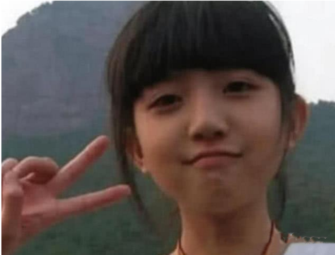 小时候旅游照火爆,长成时更妖娆多姿被老总追求成国民女神