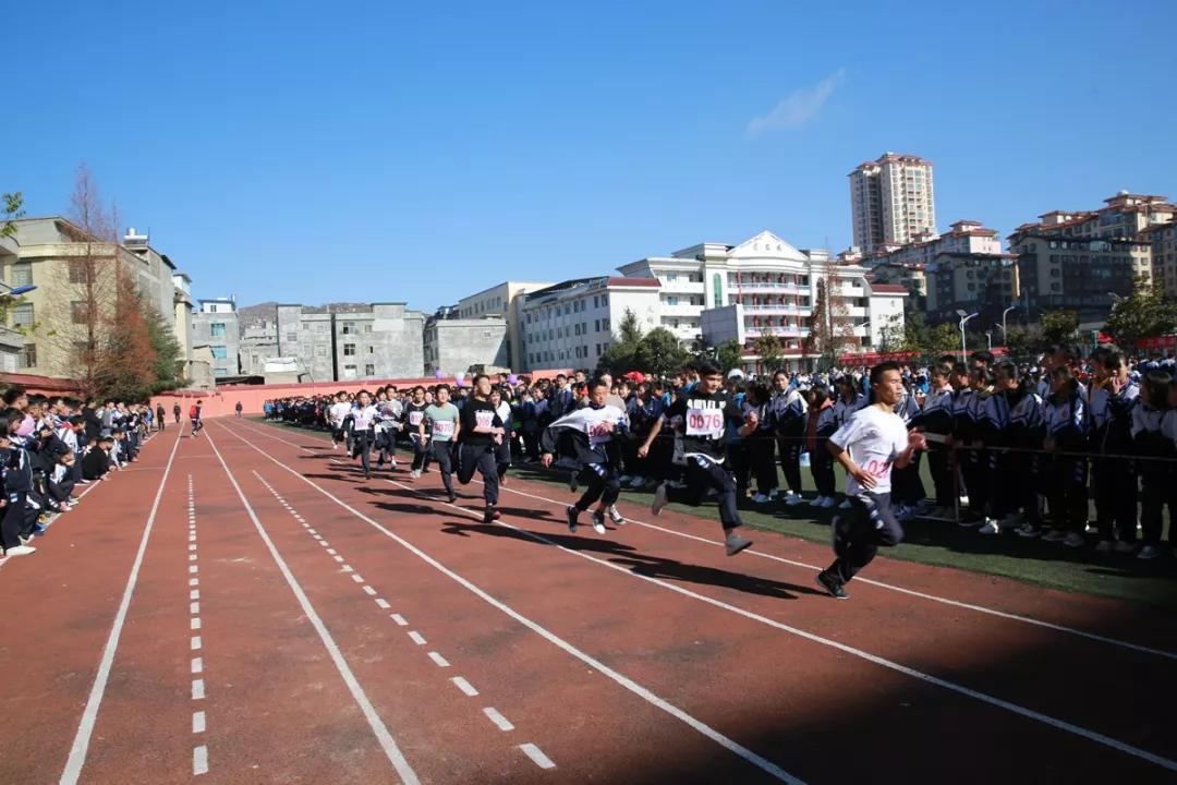 原创赛场拼搏燃激情 学海遨游扬风帆—记威宁民族中学第八届冬季