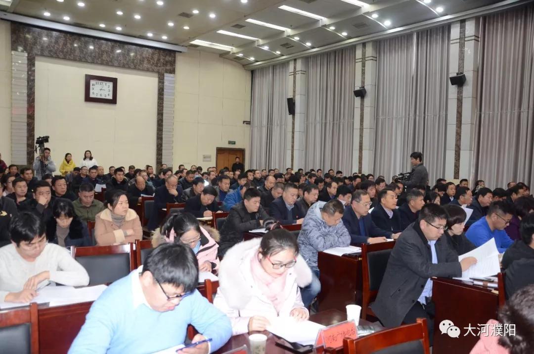 濮阳一工商质监所长靠"办证"谋利遭查办 局长公开致歉并退款