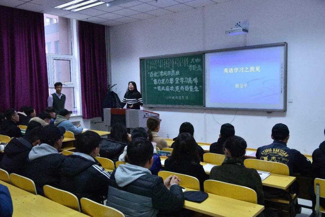 郭玺平老师用幽默风趣的语言讲述了自己大学时期以来的学习英语的经历