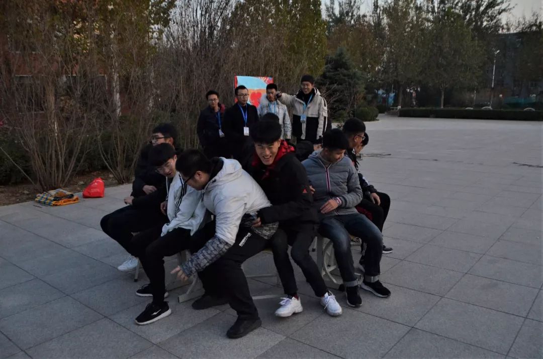 两个凳子猜成语_凳子简笔画