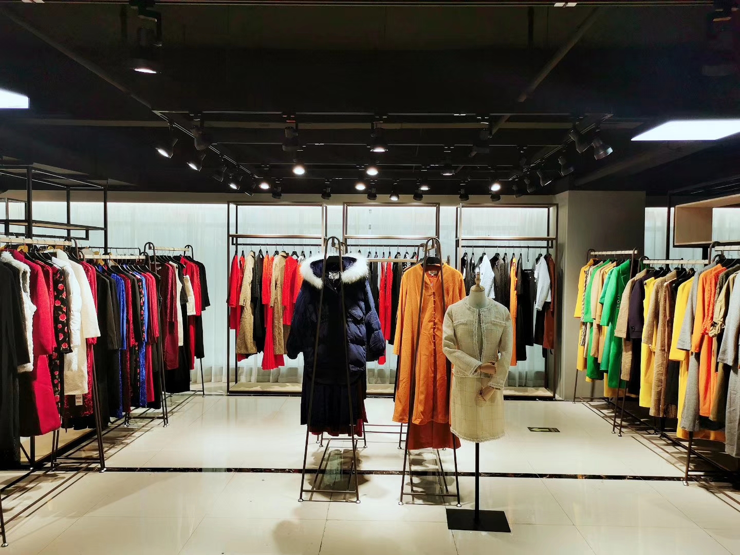 怎么销售自己品牌的服装 ccc0b52a000c47acb96fccff19b5bfc9.jpeg