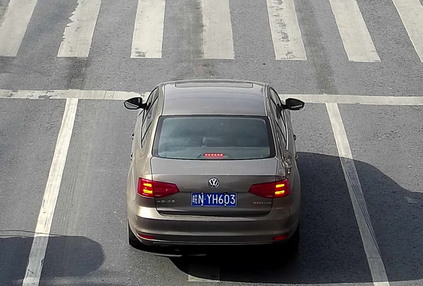 车牌:皖n74983 地点: 门前 车牌:皖ns3939 地点:解放路与皋城路交叉