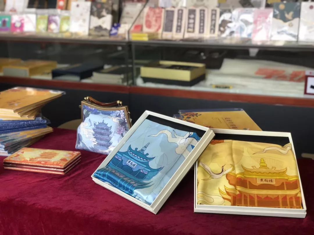 在黄鹤楼上点杯李白的茶武汉文创玩出新花样