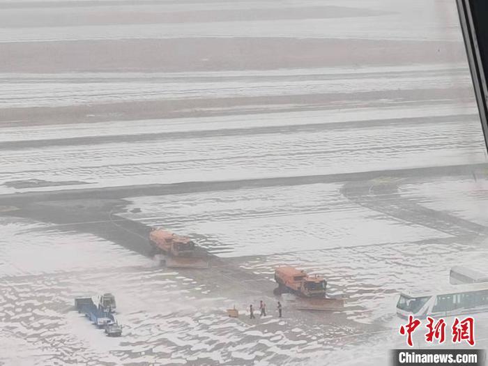降雪影响哈尔滨机场46个航班取消
