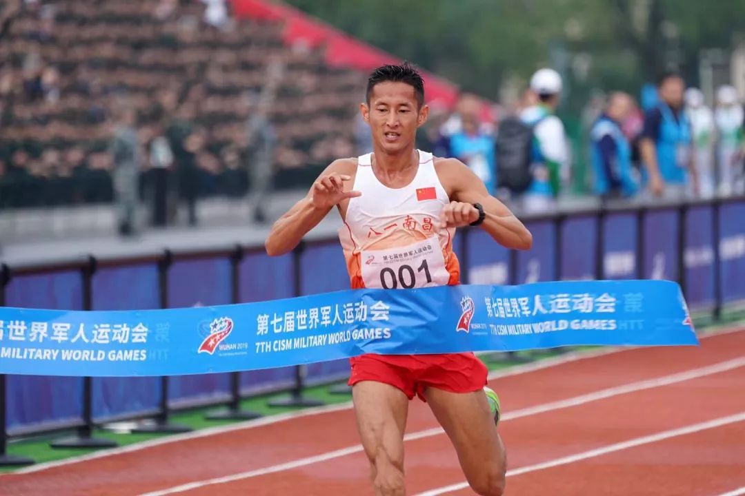 两个相扑选手猜成语_相扑选手