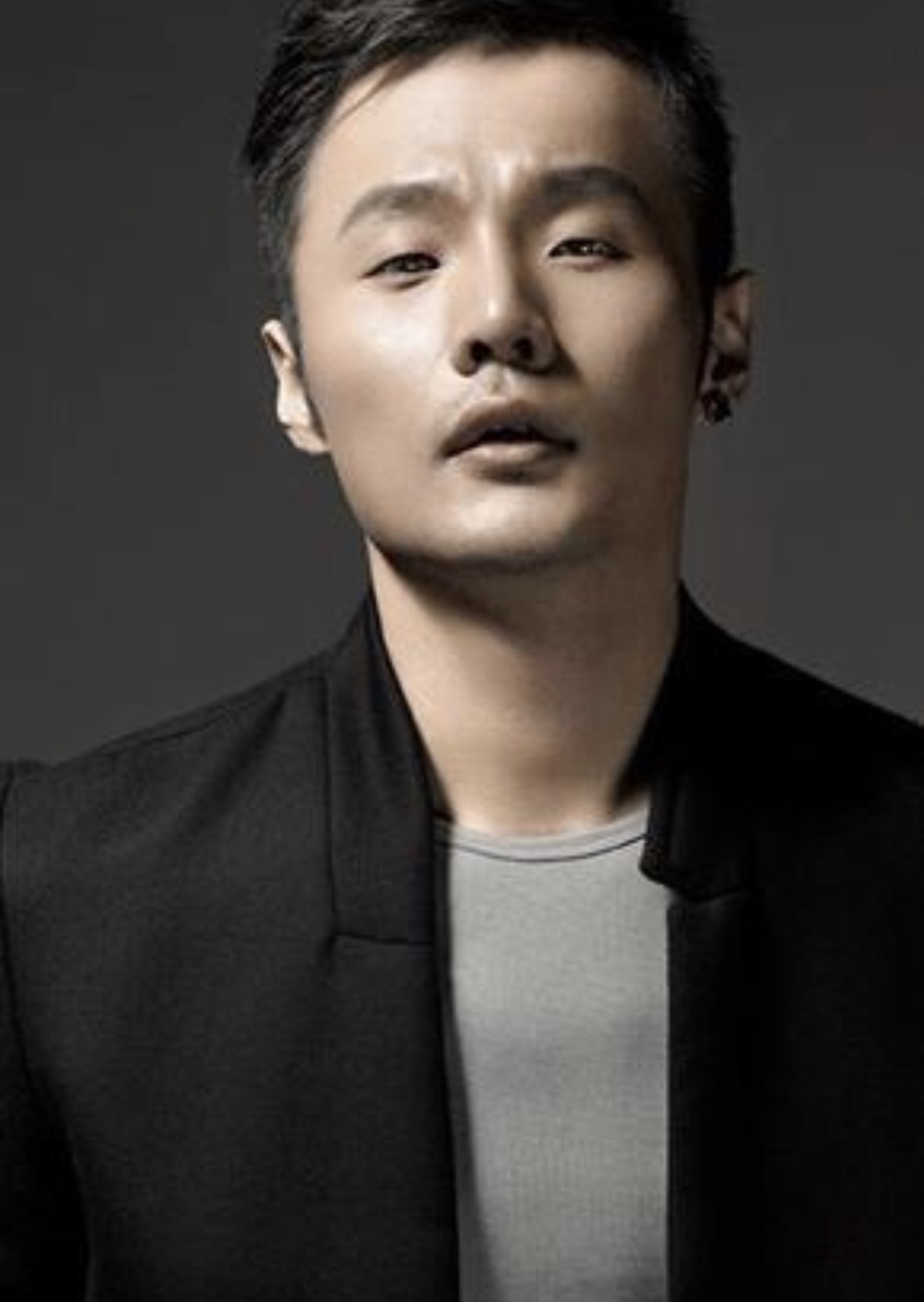 李荣浩新专辑发行受阻 声称要发在电动车论坛上