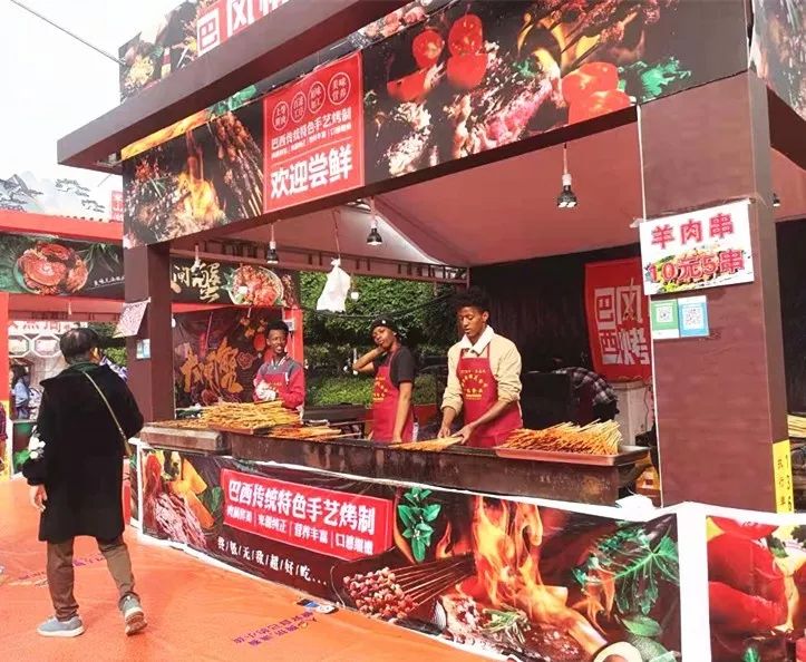 2019南宁·东南亚国际旅游美食节迎来开展的第2天,南宁华南城华南大道