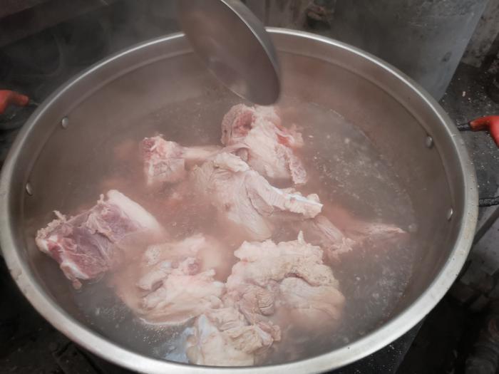 排骨汤怎么炖不腥不腻视频 6936ff890a834dd380fd51600beecf7a.jpeg